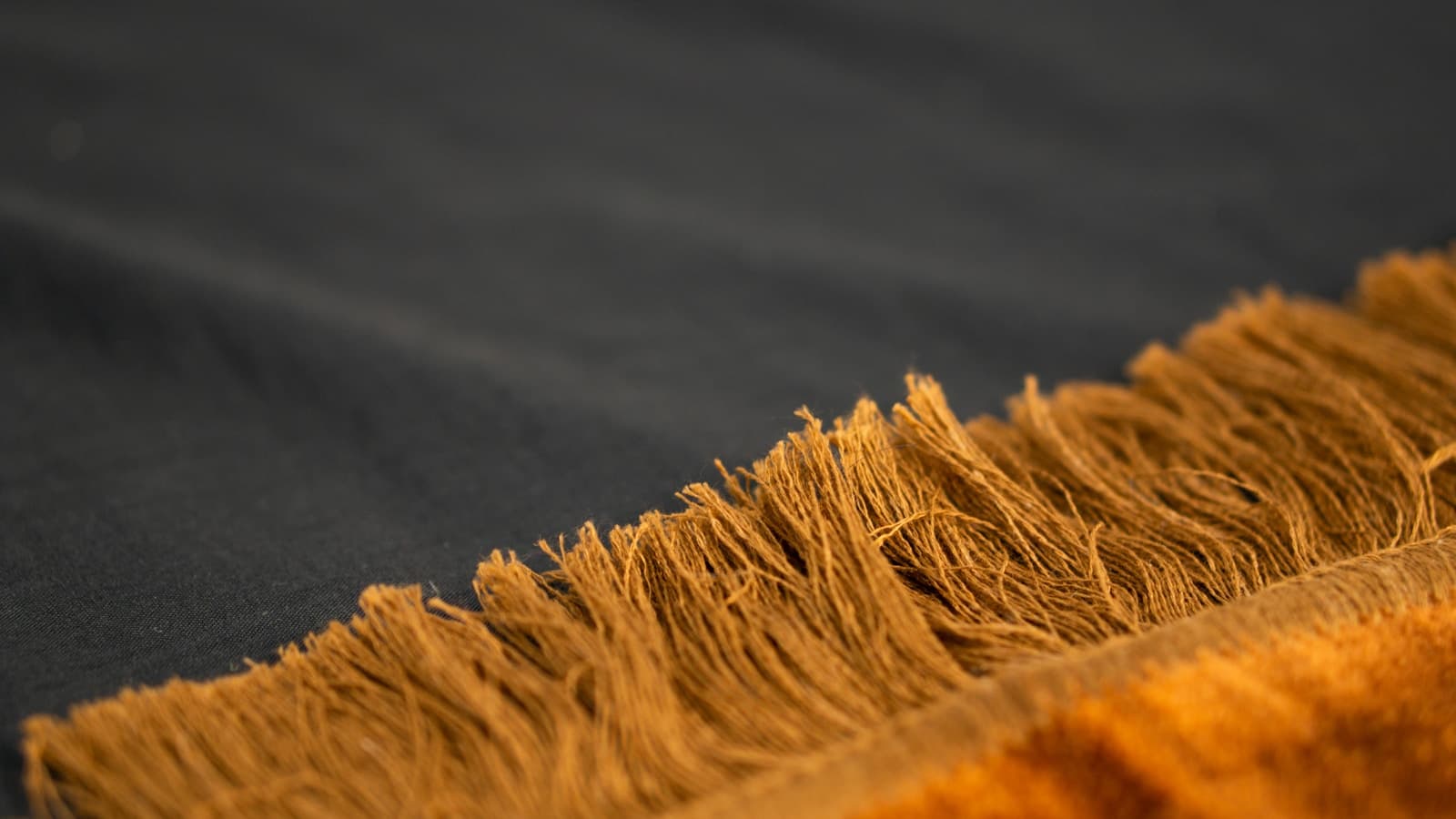 Fransen prüfen — angenäht oder integriert?